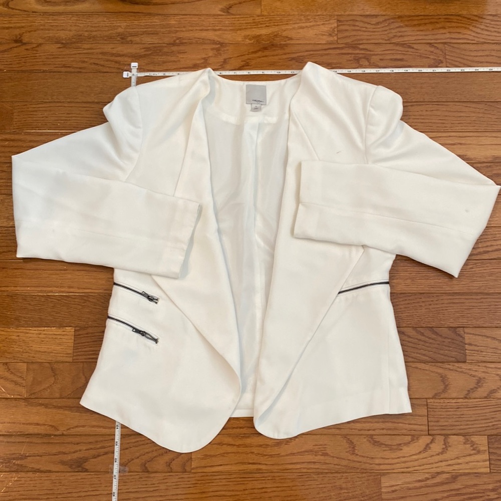 White open front blazer with zipper details (see small (marks)